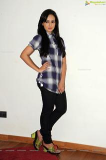 Sana Khan feet photo thumbnail