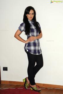 Sana Khan feet photo thumbnail