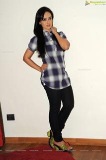 Sana Khan feet photo thumbnail