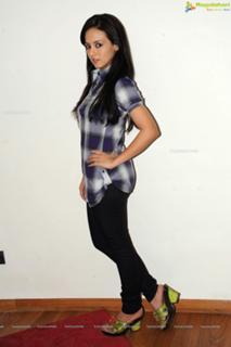 Sana Khan feet photo thumbnail