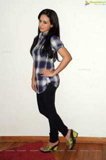 Sana Khan feet photo thumbnail