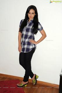 Sana Khan feet photo thumbnail