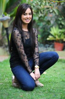 Sana Khan feet photo thumbnail