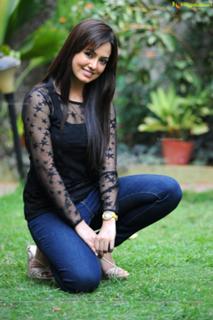Sana Khan feet photo thumbnail