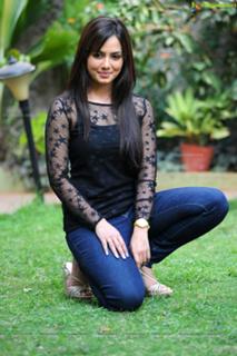 Sana Khan feet photo thumbnail