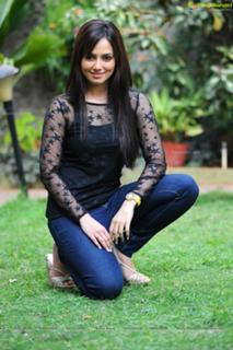 Sana Khan feet photo thumbnail