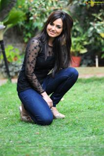Sana Khan feet photo thumbnail