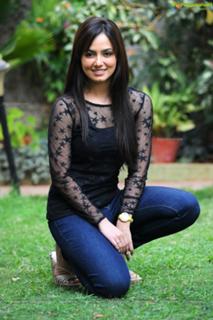 Sana Khan feet photo thumbnail