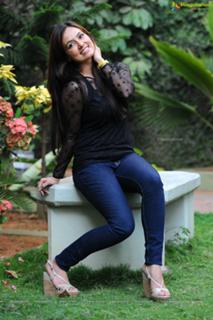 Sana Khan feet photo thumbnail