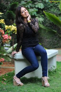 Sana Khan feet photo thumbnail