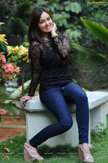 Sana Khan feet photo thumbnail