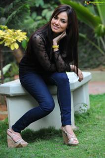 Sana Khan feet photo thumbnail