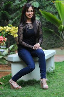 Sana Khan feet photo thumbnail