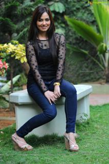 Sana Khan feet photo thumbnail