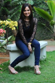 Sana Khan feet photo thumbnail