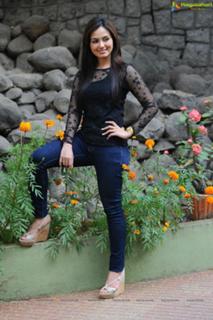 Sana Khan feet photo thumbnail