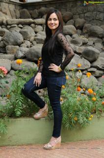 Sana Khan feet photo thumbnail