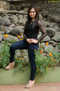 Sana Khan feet photo thumbnail