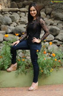Sana Khan feet photo thumbnail