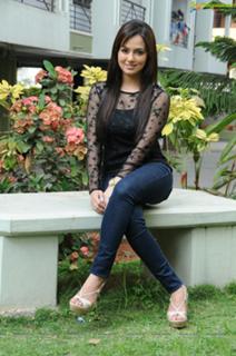 Sana Khan feet photo thumbnail