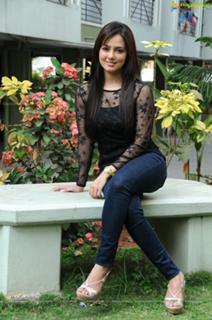 Sana Khan feet photo thumbnail