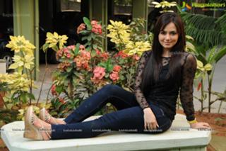 Sana Khan feet photo thumbnail
