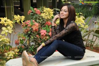 Sana Khan feet photo thumbnail