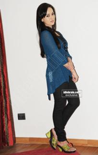 Sana Khan feet photo thumbnail