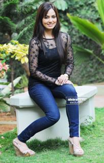 Sana Khan feet photo thumbnail