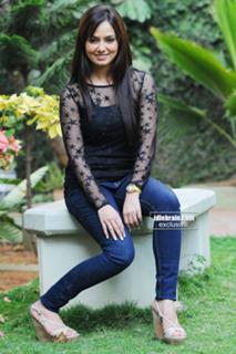Sana Khan feet photo thumbnail