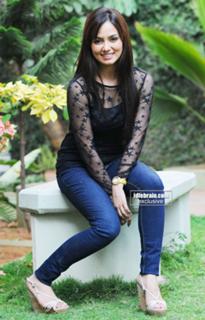 Sana Khan feet photo thumbnail