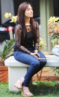 Sana Khan feet photo thumbnail