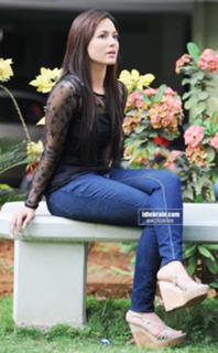 Sana Khan feet photo thumbnail