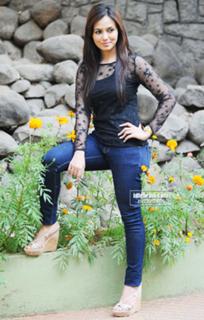 Sana Khan feet photo thumbnail