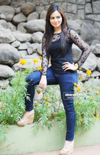 Sana Khan feet photo thumbnail