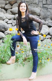 Sana Khan feet photo thumbnail