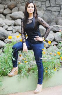 Sana Khan feet photo thumbnail