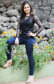 Sana Khan feet photo thumbnail