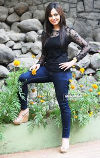 Sana Khan feet photo thumbnail