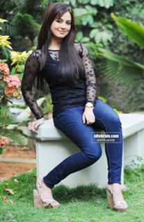 Sana Khan feet photo thumbnail