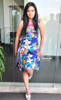 Sana Khan feet photo thumbnail