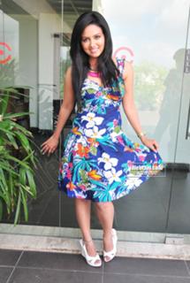 Sana Khan feet photo thumbnail