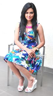 Sana Khan feet photo thumbnail