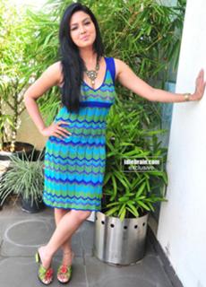 Sana Khan feet photo thumbnail