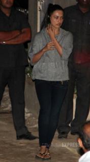 Sana Khan feet photo thumbnail