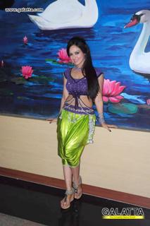 Sana Khan feet photo thumbnail