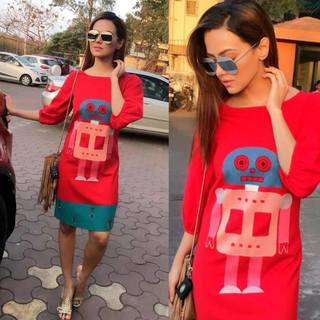 Sana Khan feet photo thumbnail