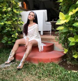 Sana Khan feet photo thumbnail
