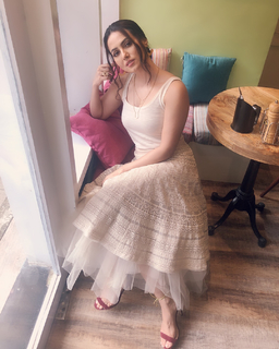 Sana Khan feet photo thumbnail