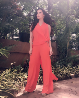 Sana Khan feet photo thumbnail